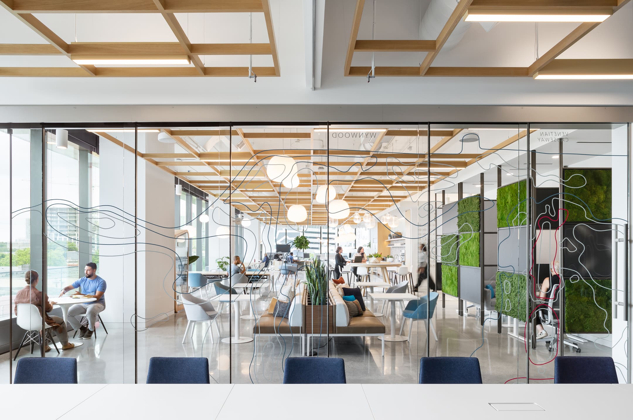 metaline 的獨特安裝。 為 Gensler 邁阿密辦公室。